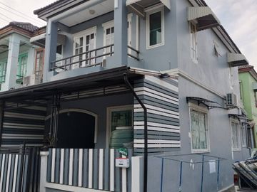 บ้านมือสอง ขายตามสภาพ  พร้อมอยู่  รังสิตคลองหลวง  หมู่บ้านฟ้าคลองหลวง คลองสาม  สนใจ ซื้อ 081-440----- สายด่วน