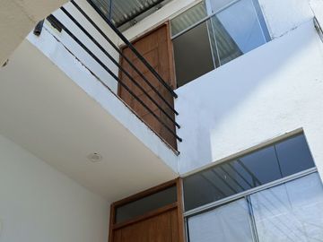 OPORTUNIDAD...!  CASA DE 3 PISOS EN URNANIZACION LAS PALMERAS