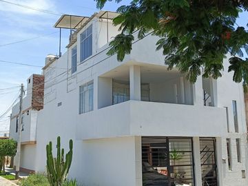 OPORTUNIDAD...!  CASA DE 3 PISOS EN URNANIZACION LAS PALMERAS