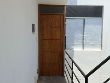 OPORTUNIDAD...!  CASA DE 3 PISOS EN URNANIZACION LAS PALMERAS