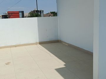OPORTUNIDAD...!  CASA DE 3 PISOS EN URNANIZACION LAS PALMERAS