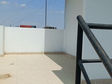 OPORTUNIDAD...!  CASA DE 3 PISOS EN URNANIZACION LAS PALMERAS