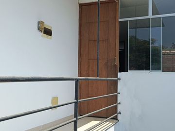 OPORTUNIDAD...!  CASA DE 3 PISOS EN URNANIZACION LAS PALMERAS