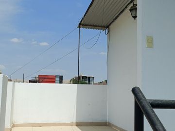 OPORTUNIDAD...!  CASA DE 3 PISOS EN URNANIZACION LAS PALMERAS