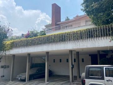 Venta de casa para remodelar en Lomas Hipódromo