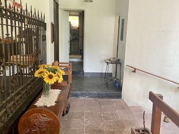 Venta de casa para remodelar en Lomas Hipódromo