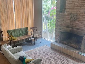 Venta de casa para remodelar en Lomas Hipódromo