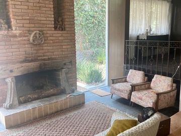 Venta de casa para remodelar en Lomas Hipódromo