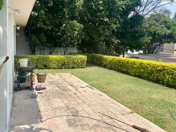 Venta de casa para remodelar en Lomas Hipódromo