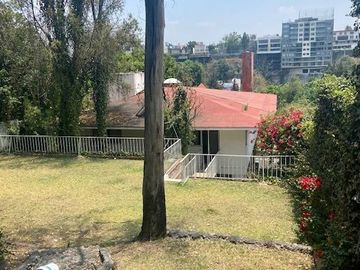 Venta de casa para remodelar en Lomas Hipódromo