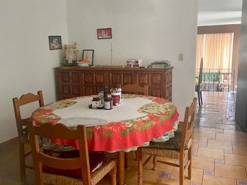 Venta de casa para remodelar en Lomas Hipódromo