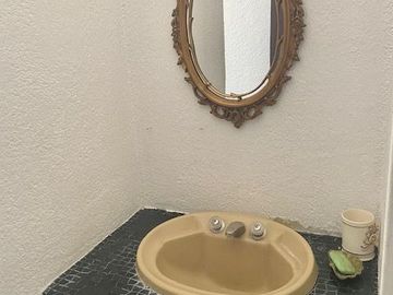 Venta de casa para remodelar en Lomas Hipódromo