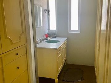 Venta de casa para remodelar en Lomas Hipódromo