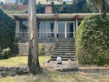Venta de casa para remodelar en Lomas Hipódromo