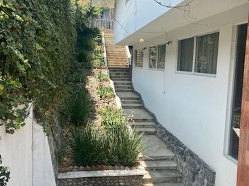 Venta de casa para remodelar en Lomas Hipódromo
