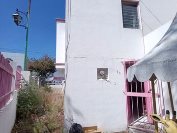VENTA DE CASA EN LA COL. LA COLINA.