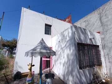 VENTA DE CASA EN LA COL. LA COLINA.