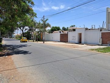 Se Vende Local Comercial En Residencial La Angostura Avenida Principal