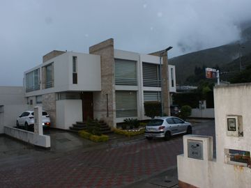 VENTA - CASA - ACABADOS DE LUJO - POMASQUI - NORTE - QUITO
