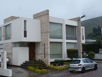 VENTA - CASA - ACABADOS DE LUJO - POMASQUI - NORTE - QUITO