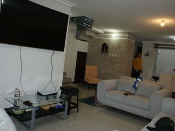 VENTA - CASA - ACABADOS DE LUJO - POMASQUI - NORTE - QUITO