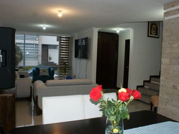VENTA - CASA - ACABADOS DE LUJO - POMASQUI - NORTE - QUITO
