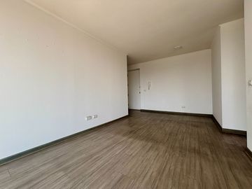 ¡Oportunidad única en San Miguel! 2 Dormitorios, 2 Balcones, Estacionamiento