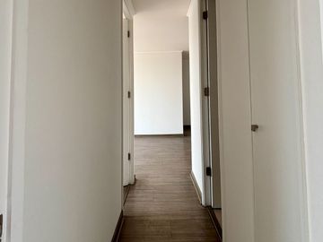 ¡Oportunidad única en San Miguel! 2 Dormitorios, 2 Balcones, Estacionamiento