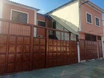 EXCELENTE CASA EN SANTA ELENA