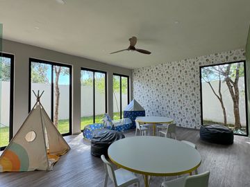 CASA EN PLAYA DEL CARMEN CON ALBERCA PRIVADA, LA MEJOR OPCION EN ACABADOS Y AMENIDADES, ENTREGA INMEDIATA