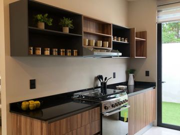 CASA EN PLAYA DEL CARMEN CON ALBERCA PRIVADA, LA MEJOR OPCION EN ACABADOS Y AMENIDADES, ENTREGA INMEDIATA