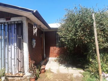 Casa Ampliada en Conjunto Yerbas Buenas, San Bernardo.
