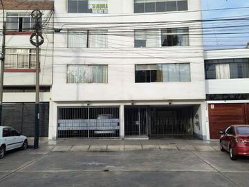 VENTA DE DUPLEX FRENTE A PARQUE EN LA VIRREYNA SURCO
