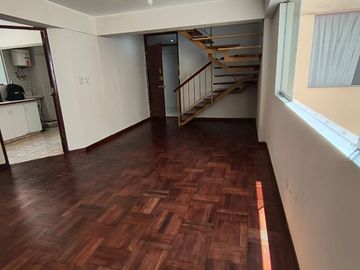VENTA DE DUPLEX FRENTE A PARQUE EN LA VIRREYNA SURCO