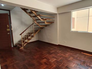 VENTA DE DUPLEX FRENTE A PARQUE EN LA VIRREYNA SURCO