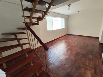 VENTA DE DUPLEX FRENTE A PARQUE EN LA VIRREYNA SURCO