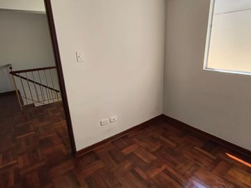 VENTA DE DUPLEX FRENTE A PARQUE EN LA VIRREYNA SURCO