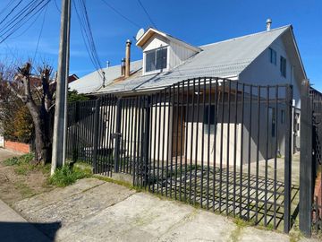 Vendo casa 3 dormitorios 2 baños en Barrio Villa Doña Francisca 2, comuna de Chillán.