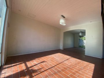 Vendo casa 3 dormitorios 2 baños en Barrio Villa Doña Francisca 2, comuna de Chillán.