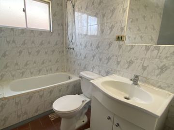 Vendo casa 3 dormitorios 2 baños en Barrio Villa Doña Francisca 2, comuna de Chillán.