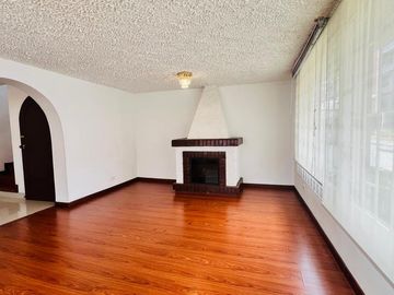 CASA EN VENTA ESQUINERA 4 NIVELES EN  BARRIO EL BATÁN
