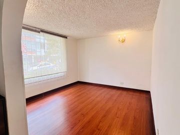 CASA EN VENTA ESQUINERA 4 NIVELES EN  BARRIO EL BATÁN
