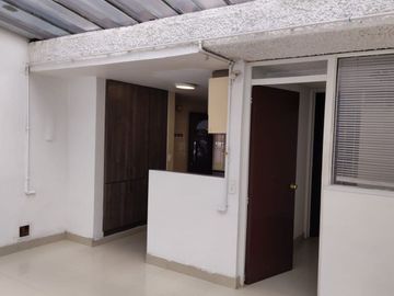CASA EN VENTA ESQUINERA 4 NIVELES EN  BARRIO EL BATÁN