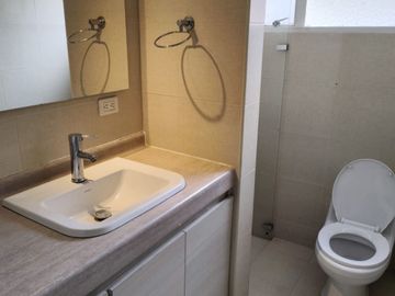 CASA EN VENTA ESQUINERA 4 NIVELES EN  BARRIO EL BATÁN