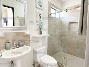 🏡Casa en Venta con Alberca🏊 y Acceso Controlado👮 cerca de Ciudad Industrial🏙️ 💲1,344,000💰✨