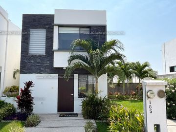 🏡Casa en Venta con Alberca🏊 y Acceso Controlado👮 cerca de Ciudad Industrial🏙️ 💲1,113,000💰✨