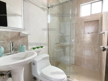 🏡Casa en Venta con Alberca🏊 y Acceso Controlado👮 cerca de Ciudad Industrial🏙️ 💲1,113,000💰✨