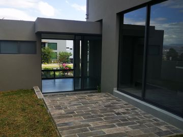 VENDO CASA DE 4 RECAMARAS EN EL BOSQUE COUNTRY CLUB NUEVA Y COLINDA CAMPO D GOLF