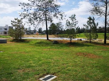 VENDO CASA DE 4 RECAMARAS EN EL BOSQUE COUNTRY CLUB NUEVA Y COLINDA CAMPO D GOLF