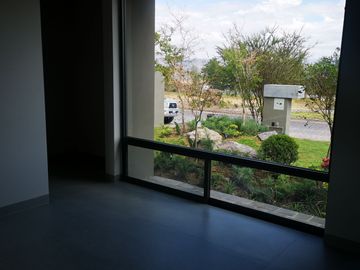VENDO CASA DE 4 RECAMARAS EN EL BOSQUE COUNTRY CLUB NUEVA Y COLINDA CAMPO D GOLF
